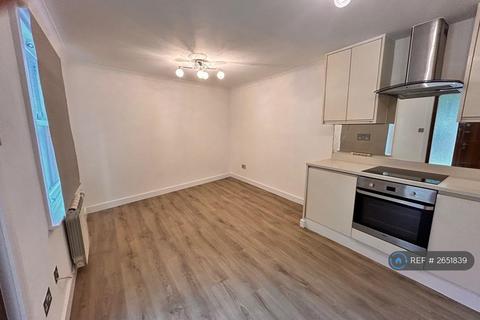 1 bedroom flat to rent, Battersea Rise, London, SW11