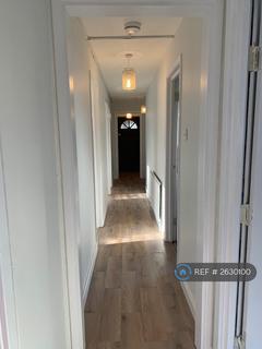 1 bedroom in a flat share to rent, Gander Green Lane, Sutton, SM3