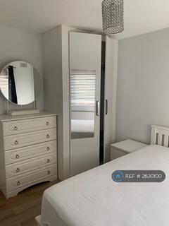 1 bedroom in a flat share to rent, Gander Green Lane, Sutton, SM3