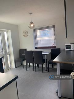 1 bedroom in a flat share to rent, Gander Green Lane, Sutton, SM3