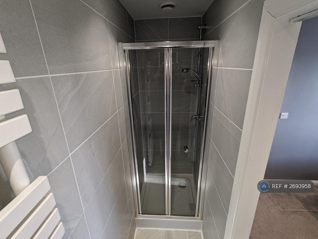 En-Suite 2