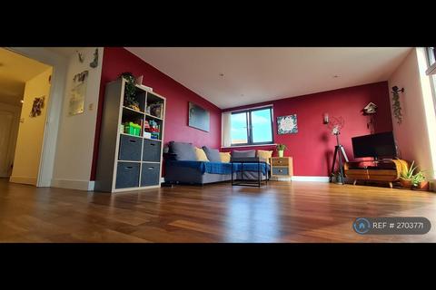 2 bedroom penthouse to rent, Bramley Crescent, London, IG2