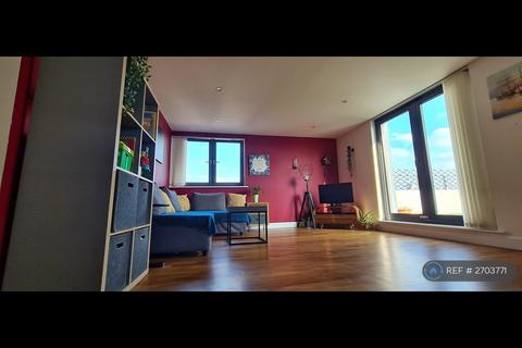 2 bedroom penthouse to rent, Bramley Crescent, London, IG2