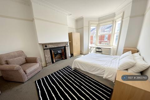 undefined, Myrtle Grove, Newcastle Upon Tyne, NE2