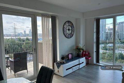3 bedroom flat to rent, Tyburn Gardens, London, E16