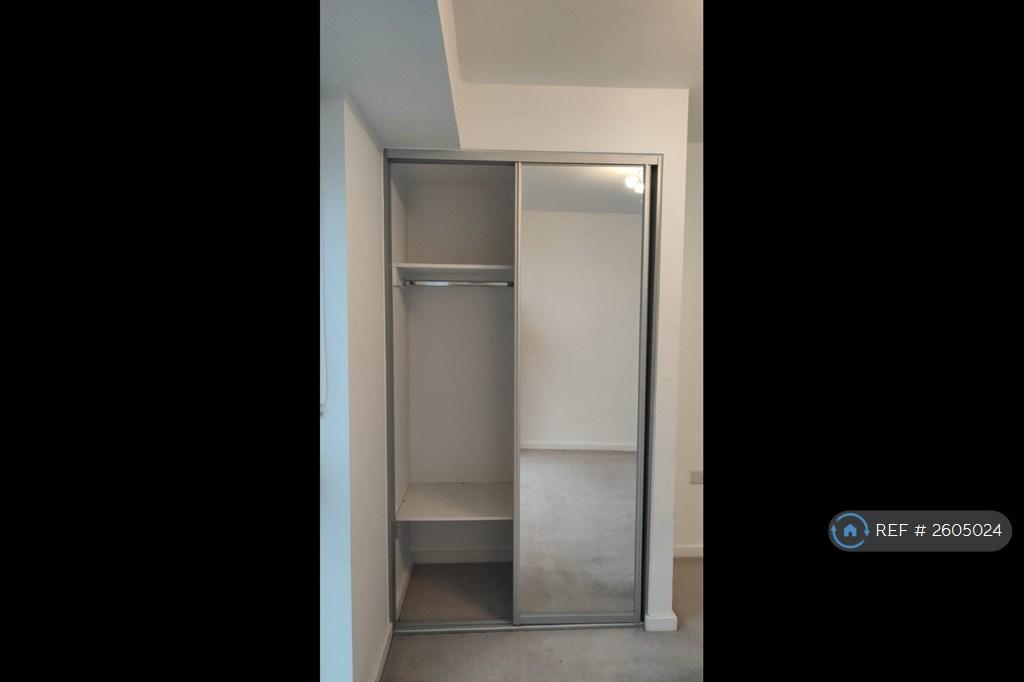 Ensuite Room Wardrobe