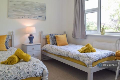 4 bedroom bungalow to rent, Freshwater East Road, Lamphey, Pembroke, SA71