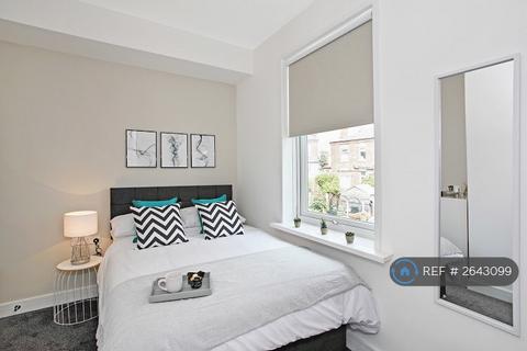 1 bedroom in a house share to rent, Longfield Terrace, Wakefield, WF2