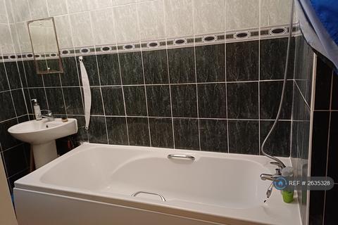 1 bedroom in a flat share to rent, Clive Road, West Dulwich, SE21