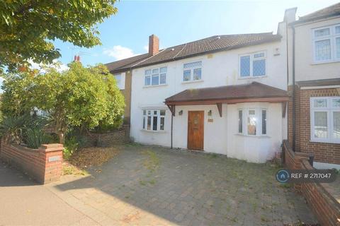 4 bedroom semi-detached house to rent, Ashbourne Avenue, London, E18