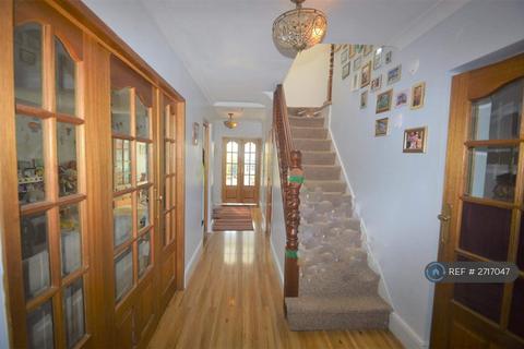 4 bedroom semi-detached house to rent, Ashbourne Avenue, London, E18