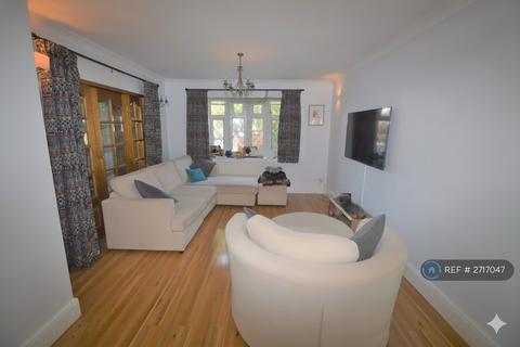 undefined, Ashbourne Avenue, London, E18