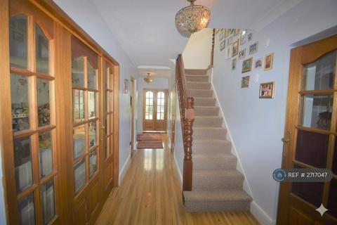 4 bedroom semi-detached house to rent, Ashbourne Avenue, London, E18