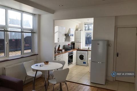 2 bedroom flat to rent, Drake House, London, E1