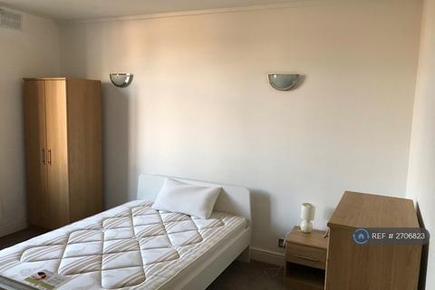 2 bedroom flat to rent, Drake House, London, E1
