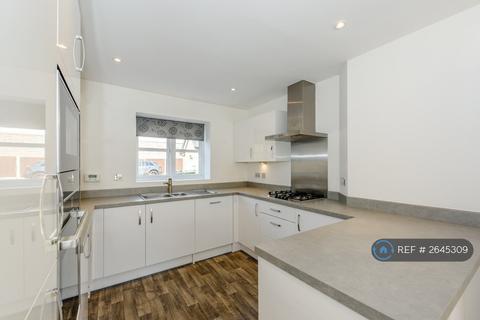 4 bedroom end of terrace house to rent, Aspen Close, Bolton, BL1
