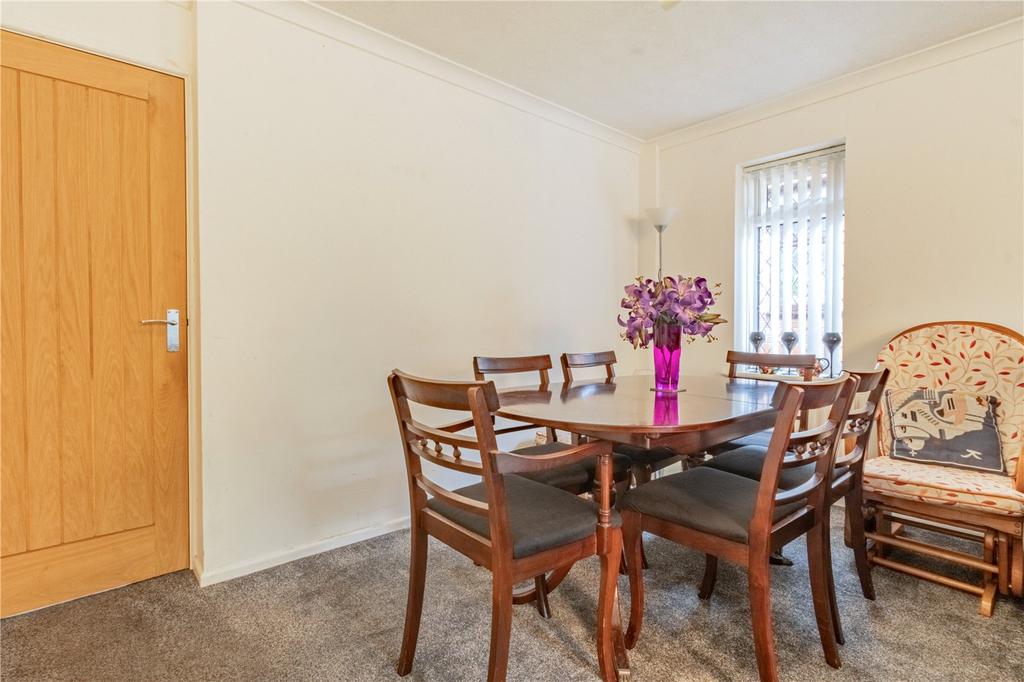Lounge/Dining Room