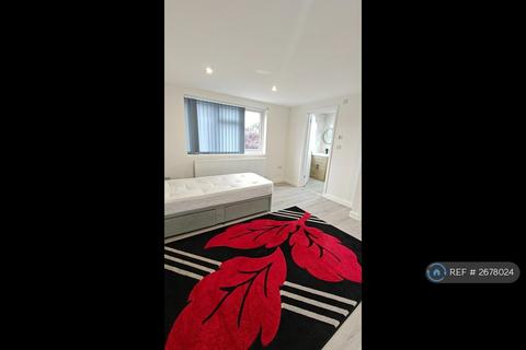 undefined, Victoria Avenue, Uxbridge, UB10