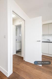 undefined, Ballards Lane, London, N3