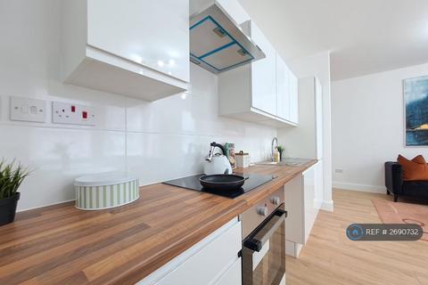 3 bedroom flat to rent, Eagle Road, Wembley, HA0