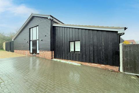 3 bedroom detached house to rent, Green View, Ipswich IP6