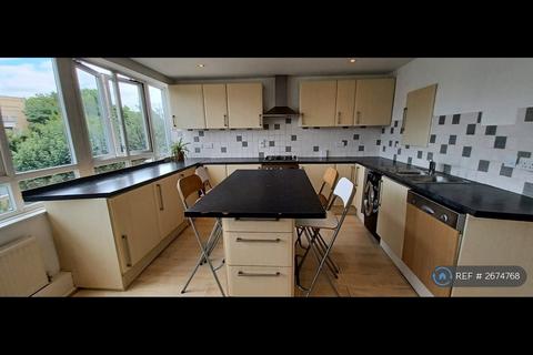 3 bedroom maisonette to rent, Clearbrook Way, London, E1
