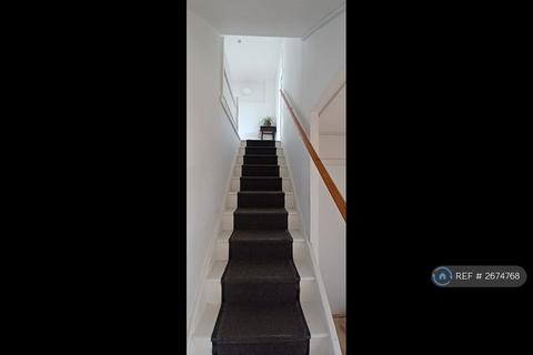 3 bedroom maisonette to rent, Clearbrook Way, London, E1