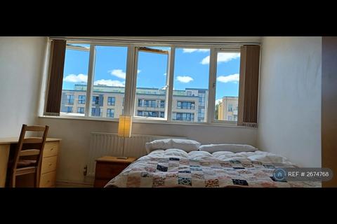 3 bedroom maisonette to rent, Clearbrook Way, London, E1
