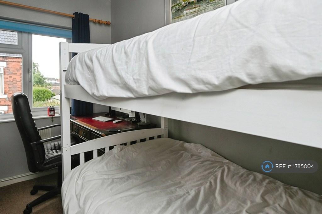 Double Bunk In 2nd Small Bedroom
