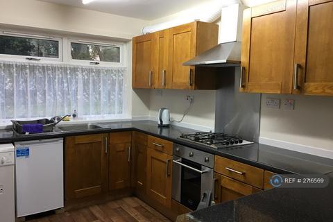 3 bedroom end of terrace house to rent, Holker Close, Manchester, M13