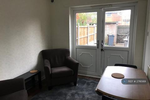 3 bedroom end of terrace house to rent, Holker Close, Manchester, M13