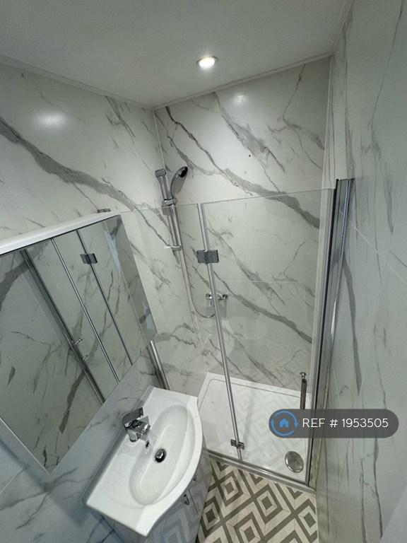 Shower/Toilet