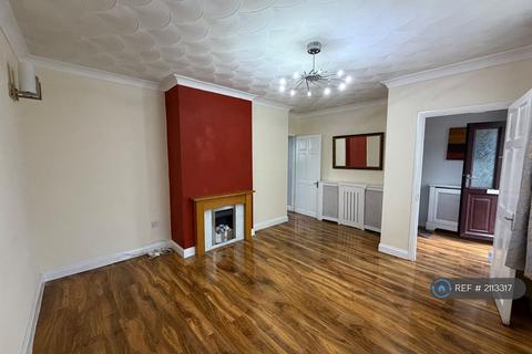 3 bedroom semi-detached house to rent, Chippenham Road, Romford, RM3
