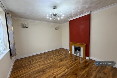 3 bedroom semi-detached house to rent, Chippenham Road, Romford, RM3