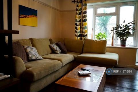 2 bedroom flat to rent, Beaconsfield Close, London, SE3