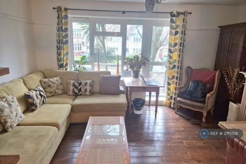 2 bedroom flat to rent, Beaconsfield Close, London, SE3
