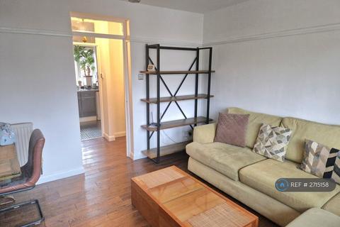 2 bedroom flat to rent, Beaconsfield Close, London, SE3