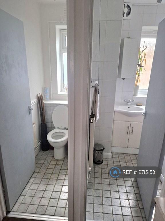 Toilet &amp; Bathroom