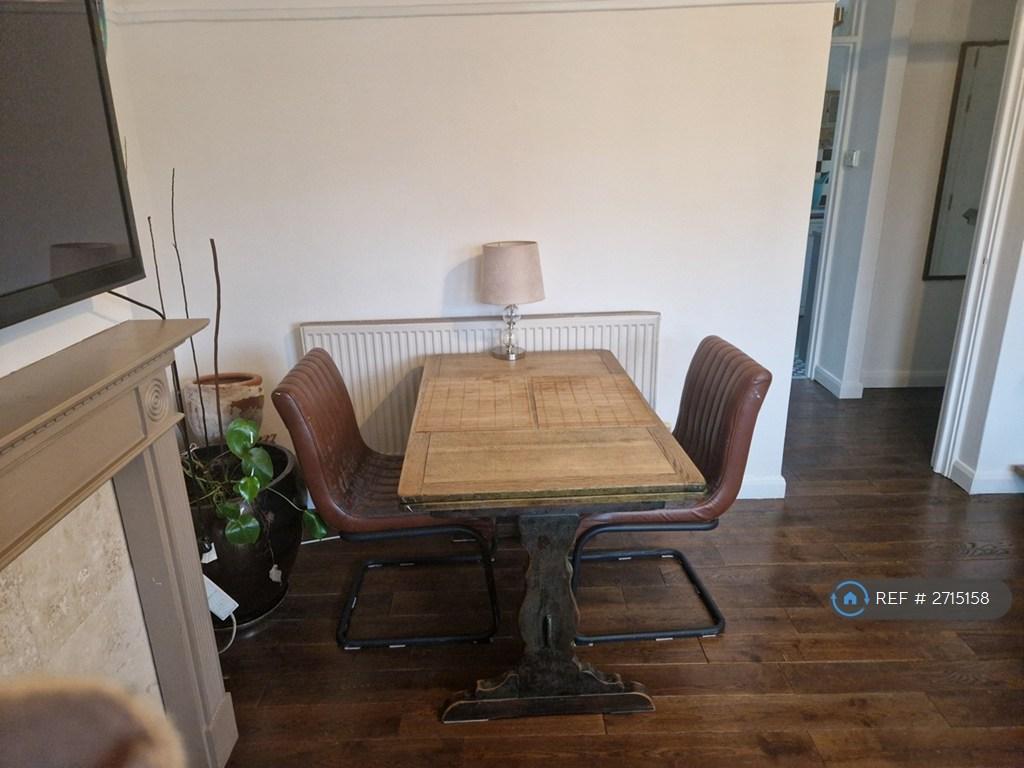 Living Room/Dining Area