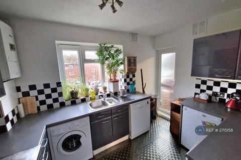2 bedroom flat to rent, Beaconsfield Close, London, SE3