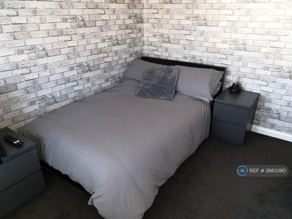 Room One With Fitted Wardrobes