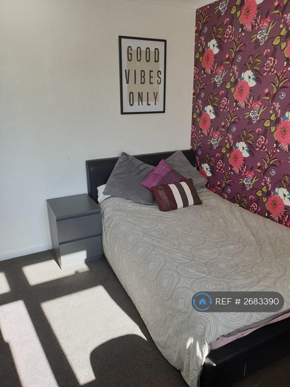 Room 2 With Fitted Wardrobes