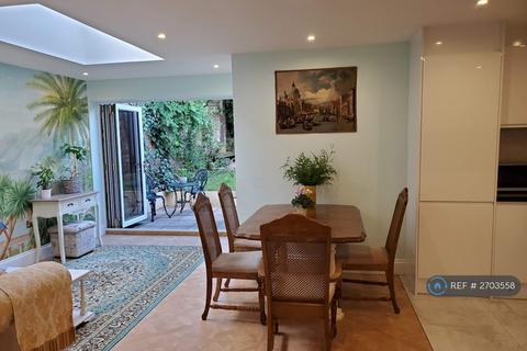 1 bedroom flat to rent, Cromford Road, London, SW18