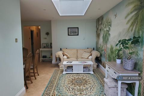 1 bedroom flat to rent, Cromford Road, London, SW18
