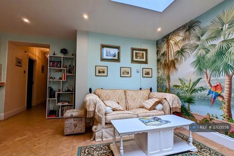 1 bedroom flat to rent, Cromford Road, London, SW18
