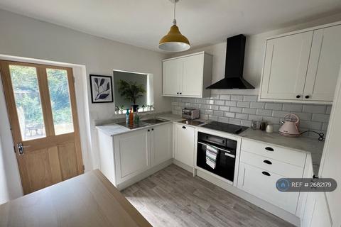 4 bedroom semi-detached house to rent, Terminus Road, Littlehampton, BN17