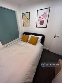 4 bedroom semi-detached house to rent, Terminus Road, Littlehampton, BN17