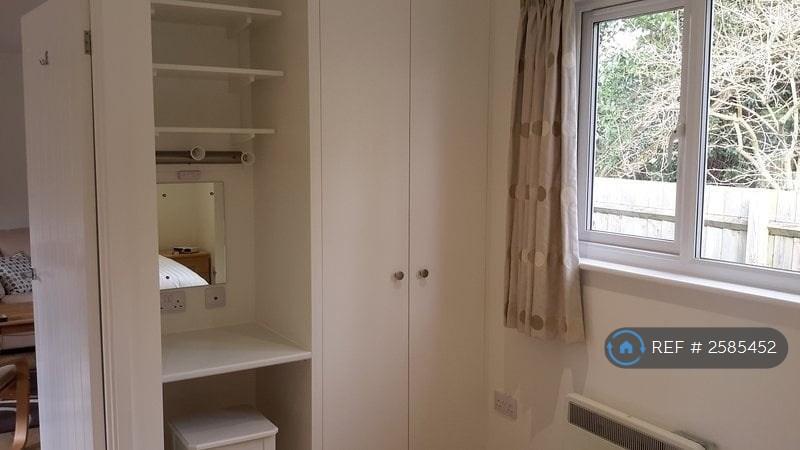 Bedroom Wardrobe And Dressing Table
