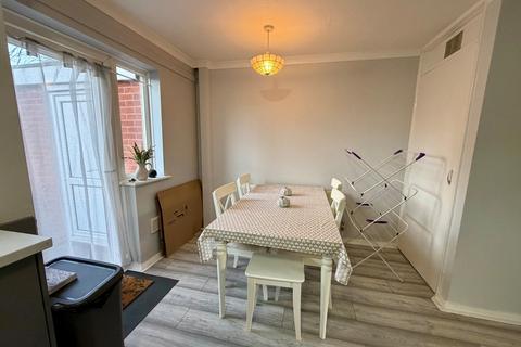 2 bedroom terraced house to rent, Rainsbrook Drive, Shirley, Solihull, West Midlands, B90