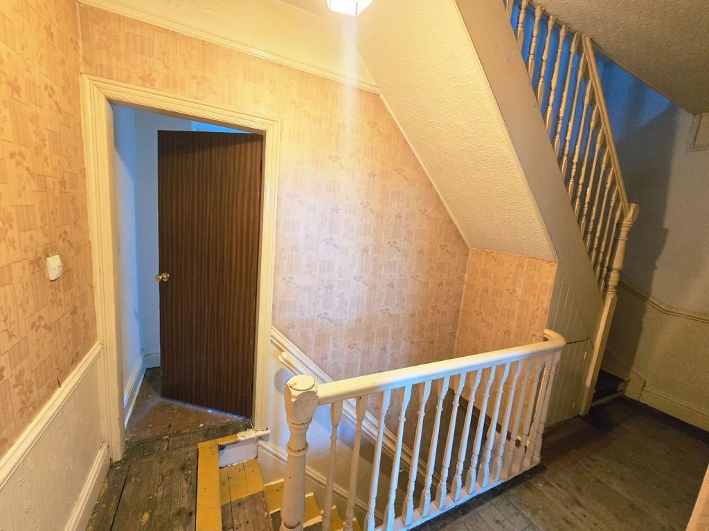 F/F Landing &amp; Hallway
